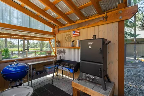 Exterior - 56532 Eclipse Dr, Bend, OR 97707 photo 8 of 18