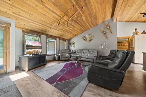 Living - 56532 Eclipse Dr, Bend, OR 97707 photo 2 of 5