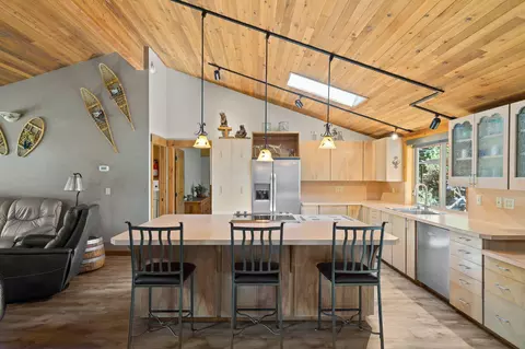 Kitchen - 56532 Eclipse Dr, Bend, OR 97707 photo 2 of 5