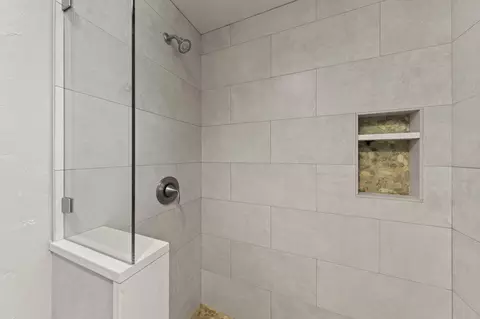 Bath - 56532 Eclipse Dr, Bend, OR 97707 photo 2 of 4