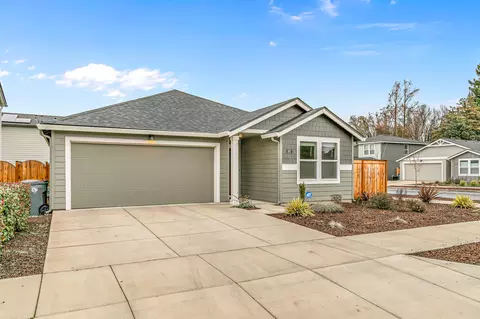 567 Black Bear Dr, Medford, OR 97501