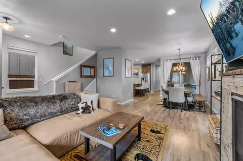 Living - 20475 Del Coco Ct, Bend, OR 97702 photo 2 of 2