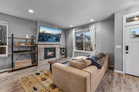 Living - 20475 Del Coco Ct, Bend, OR 97702 photo 1 of 2