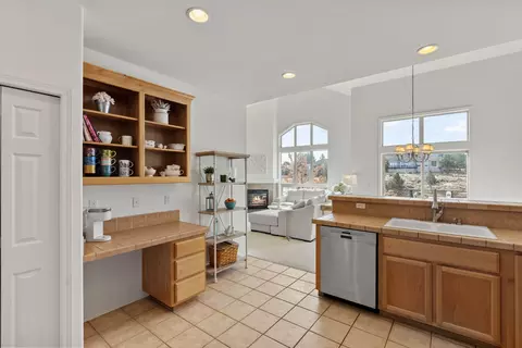 Kitchen - 8524 Forest Ridge Loop, Redmond, OR 97756 photo 3 of 3
