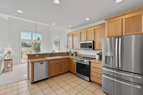 Kitchen - 8524 Forest Ridge Loop, Redmond, OR 97756 photo 2 of 3