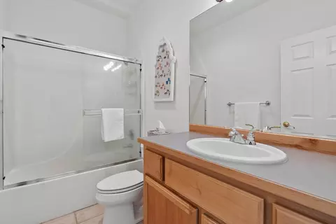 Bath - 8524 Forest Ridge Loop, Redmond, OR 97756 photo 6 of 6