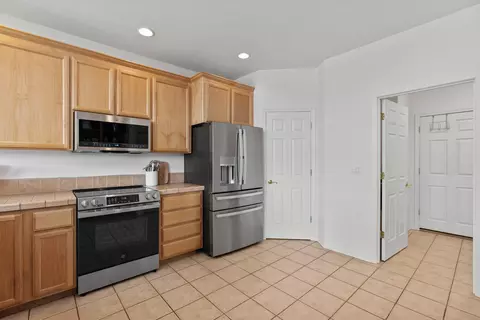 Entry Way - 8524 Forest Ridge Loop, Redmond, OR 97756 photo 3 of 5