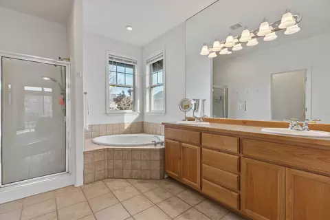 Bath - 8524 Forest Ridge Loop, Redmond, OR 97756 photo 1 of 6