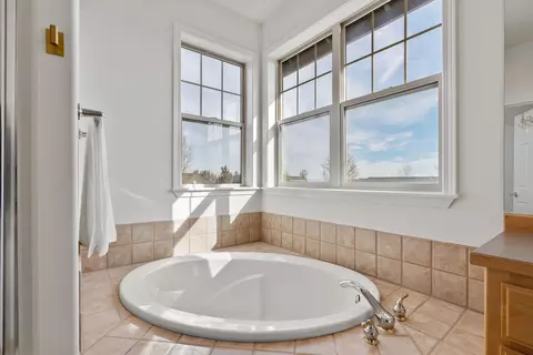 Bath - 8524 Forest Ridge Loop, Redmond, OR 97756 photo 4 of 6