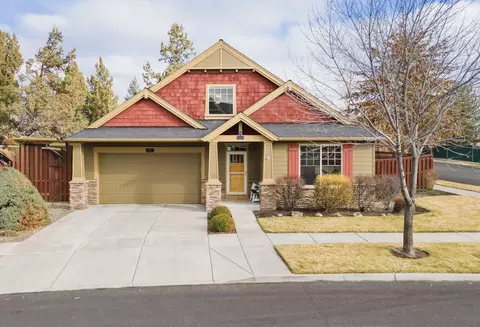 310 NW 28th St, Redmond, OR 97756