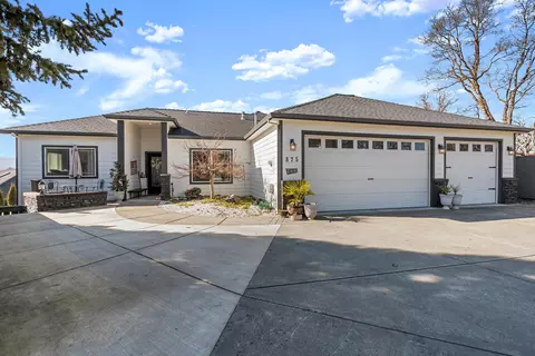 875 N Mountain Ave, Central Point, OR 97502