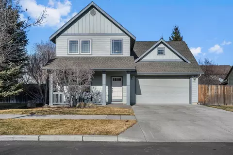 1482 NE Rumgay Ln, Bend, OR 97701