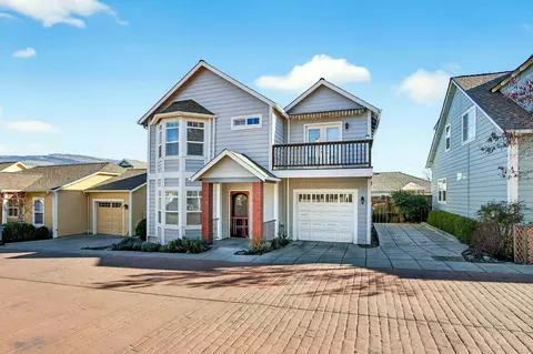 252 9th St Aly, Ashland, OR 97520