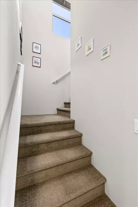 Entry Way - 47 William Way, Talent, OR 97540 photo 2 of 2