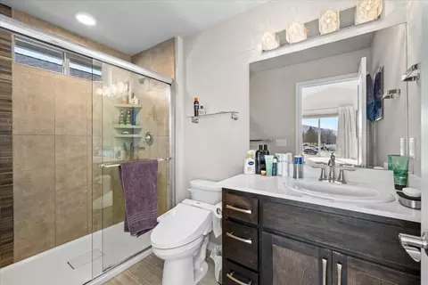 Bath - 47 William Way, Talent, OR 97540 photo 2 of 3