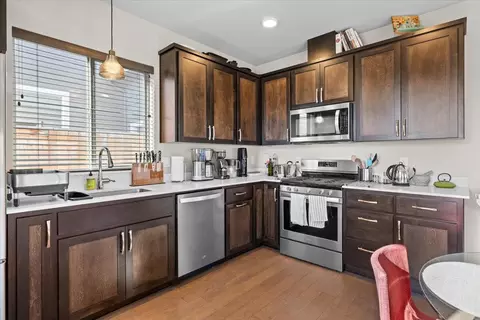 Kitchen - 47 William Way, Talent, OR 97540 photo 4 of 4