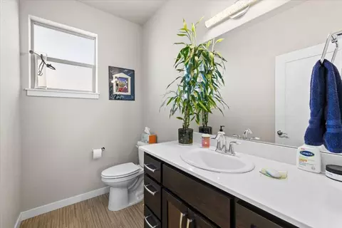 Bath - 47 William Way, Talent, OR 97540 photo 1 of 3