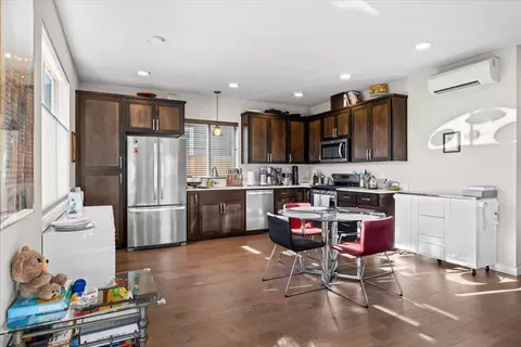 Kitchen - 47 William Way, Talent, OR 97540 photo 1 of 4