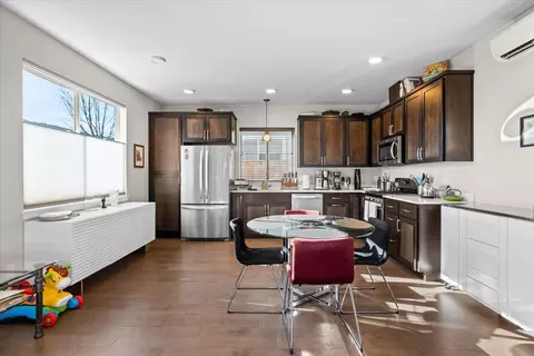 Kitchen - 47 William Way, Talent, OR 97540 photo 2 of 4
