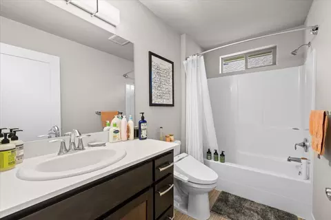Bath - 47 William Way, Talent, OR 97540 photo 3 of 3