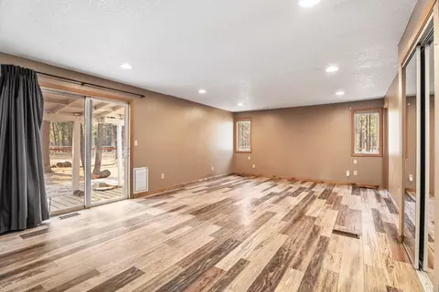 Living - 15218 Ponderosa Loop, La Pine, OR 97739 photo 5 of 6