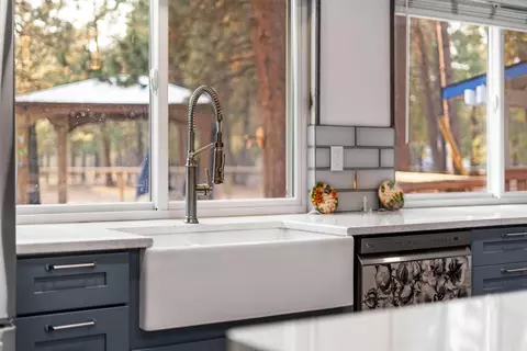 Kitchen - 15218 Ponderosa Loop, La Pine, OR 97739 photo 3 of 6