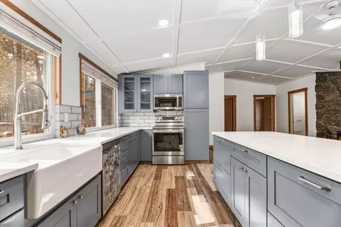 Kitchen - 15218 Ponderosa Loop, La Pine, OR 97739 photo 5 of 6