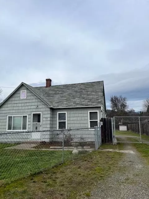 1720 SW Bridge St, Grants Pass, OR 97526