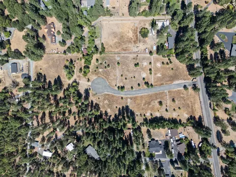 4697 Evans Creek Rd, Rogue River, OR 97537 photo 2