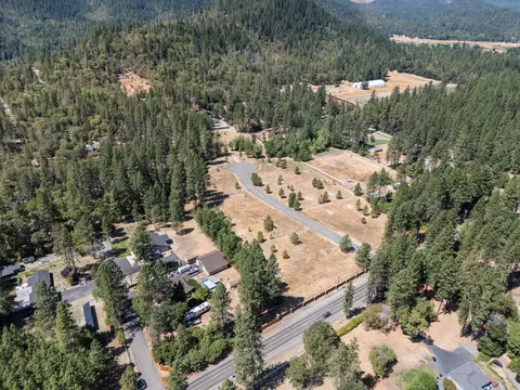4697 Evans Creek Rd, Rogue River, OR 97537