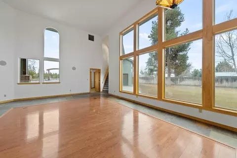 Living - 52975 Riverview Dr, La Pine, OR 97739 photo 6 of 10