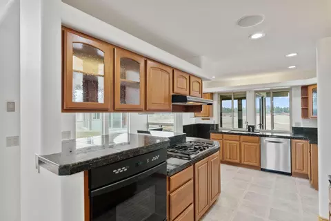 Kitchen - 52975 Riverview Dr, La Pine, OR 97739 photo 2 of 4