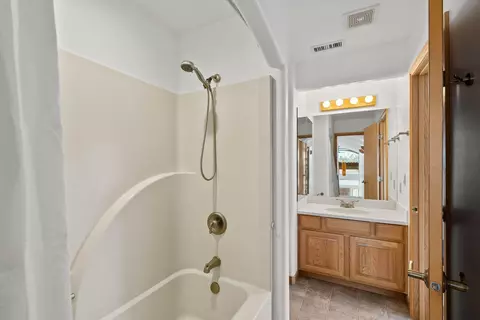 Bath - 52975 Riverview Dr, La Pine, OR 97739 photo 6 of 7