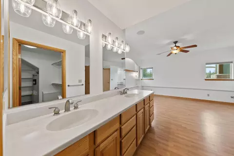 Bath - 52975 Riverview Dr, La Pine, OR 97739 photo 5 of 7