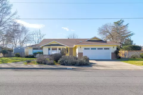 984 Mesman Dr, Grants Pass, OR 97527