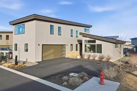 Exterior - 19170 Gateway Loop, Bend, OR 97702 photo 2 of 6