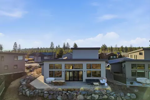 Exterior - 19170 Gateway Loop, Bend, OR 97702 photo 4 of 6