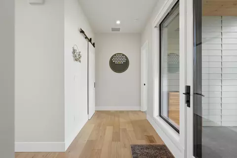 Entry Way - 19170 Gateway Loop, Bend, OR 97702 photo 1 of 2