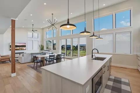 19170 Gateway Loop, Bend, OR 97702