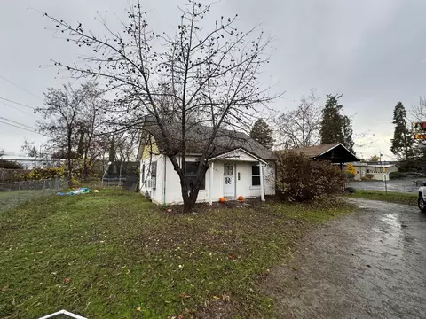 231 Conger Ln, Grants Pass, OR 97527
