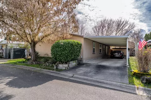1515 Agape Way, Grants Pass, OR 97527