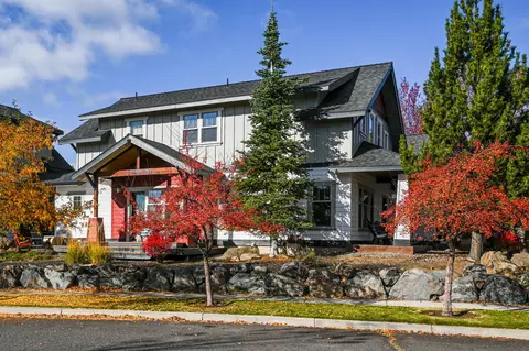 625 NW Compass Ln, Bend, OR 97703