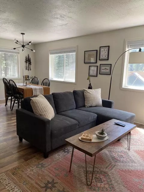 Living - 52960 Snow Flake Ln, La Pine, OR 97739 photo 1 of 2
