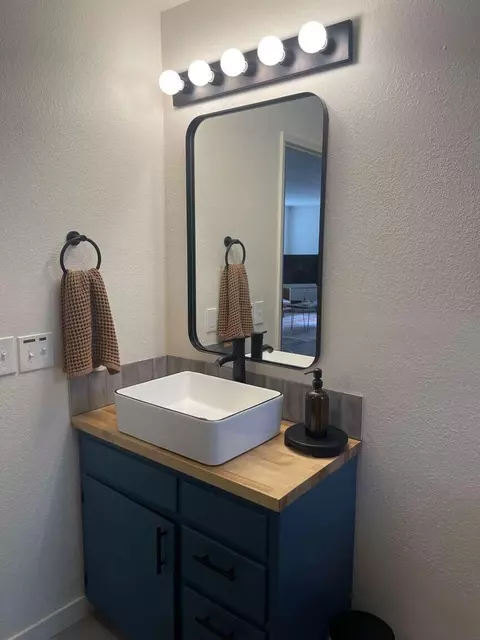 Bath - 52960 Snow Flake Ln, La Pine, OR 97739 photo 3 of 3