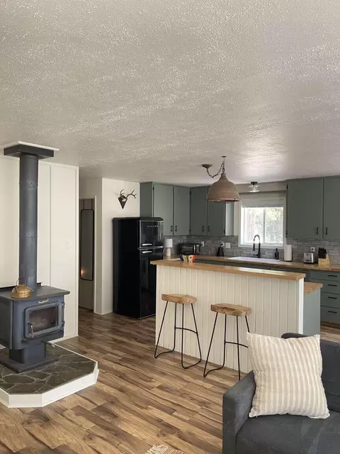 Kitchen - 52960 Snow Flake Ln, La Pine, OR 97739 photo 1 of 6