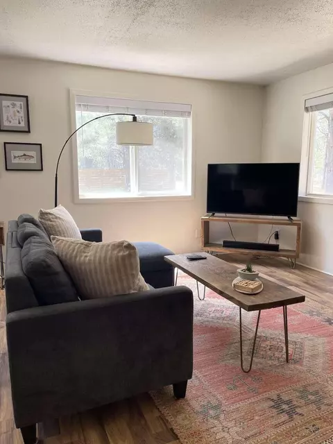 Living - 52960 Snow Flake Ln, La Pine, OR 97739 photo 2 of 2