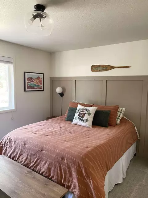 Bedroom - 52960 Snow Flake Ln, La Pine, OR 97739 photo 2 of 2