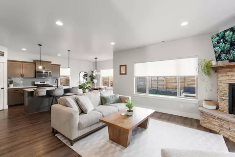 20608 Rolen Ave, Bend, OR 97702