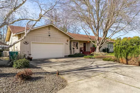 1462 Darneille Ln, Grants Pass, OR 97527