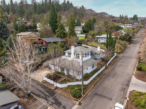 369 Alta Ave, Ashland, OR 97520